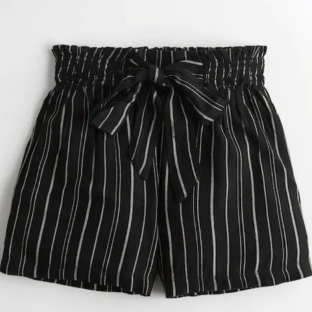 Hollister Women's Pin Stripe Loose Fitting Shorts with Pockets | Size XS